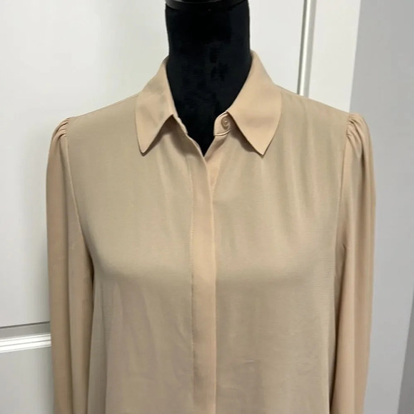 Express button down blouse size M with detailed sleeves - Picture 2 of 7